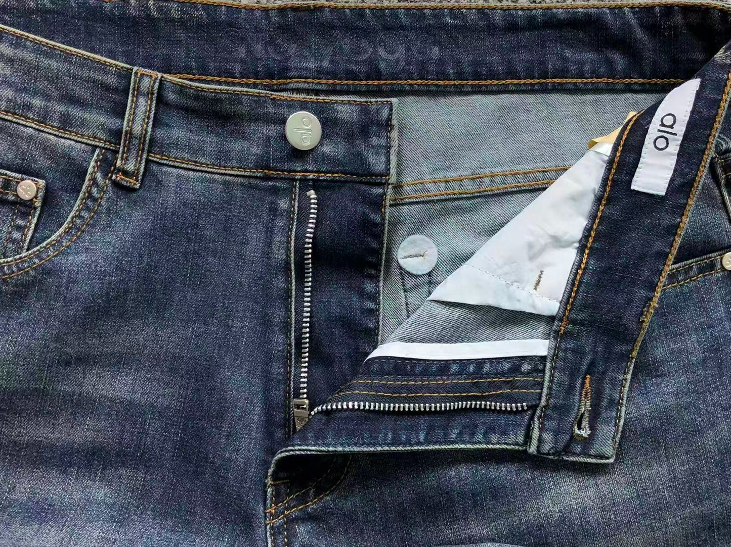 Calça ALO jeans reta azul estonado