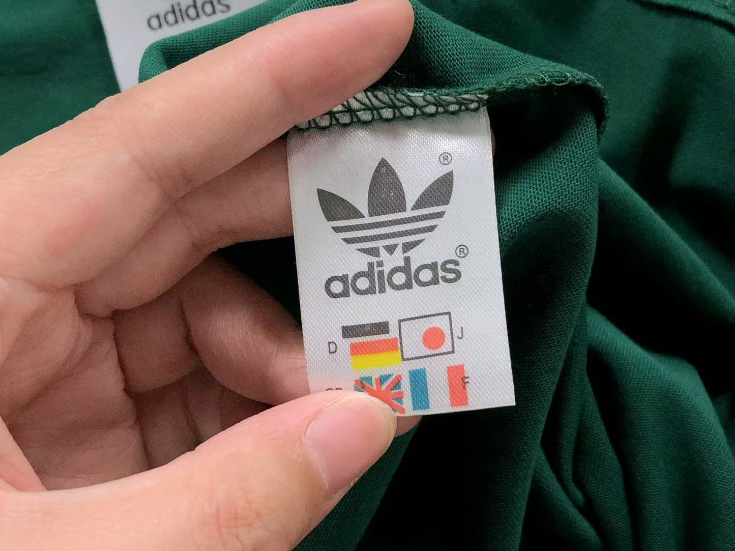Camiseta adidas Originals Varsity Crest Tee
