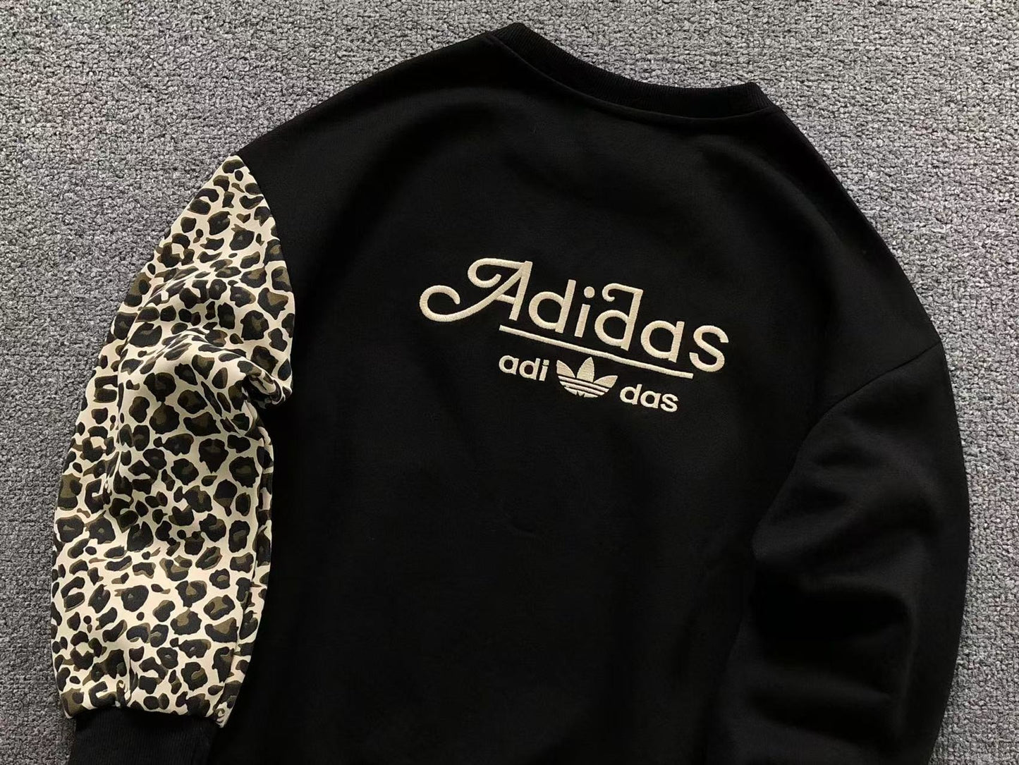 Conjunto Adidas Leopard Luxe