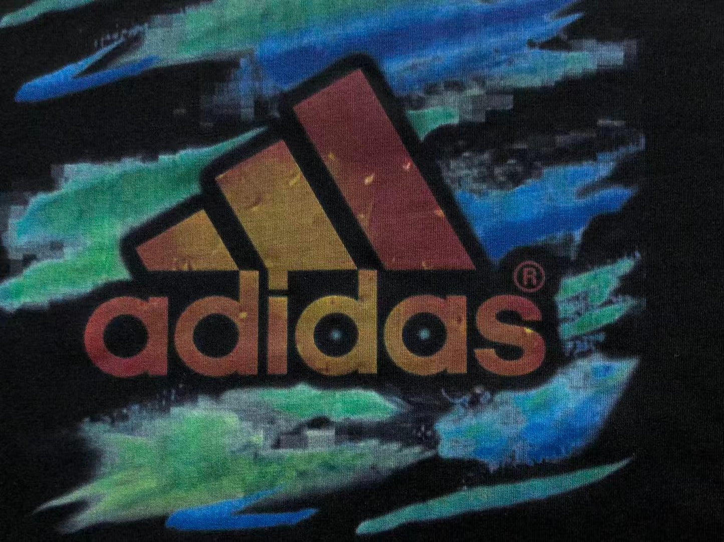 Camiseta Adidas Brush Stroke Color Logo