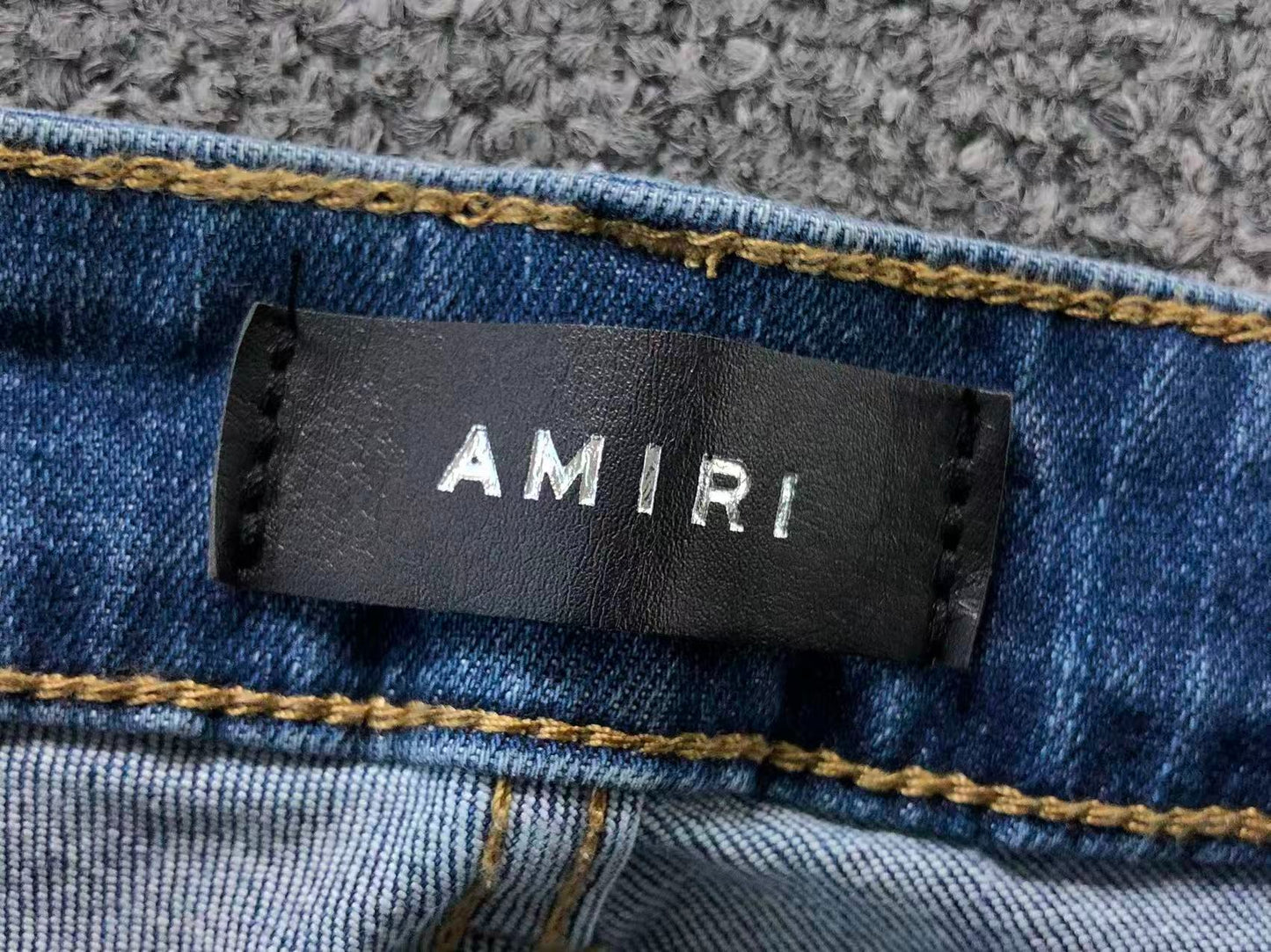 Calça AMIRI Ice Blue Patch Denim
