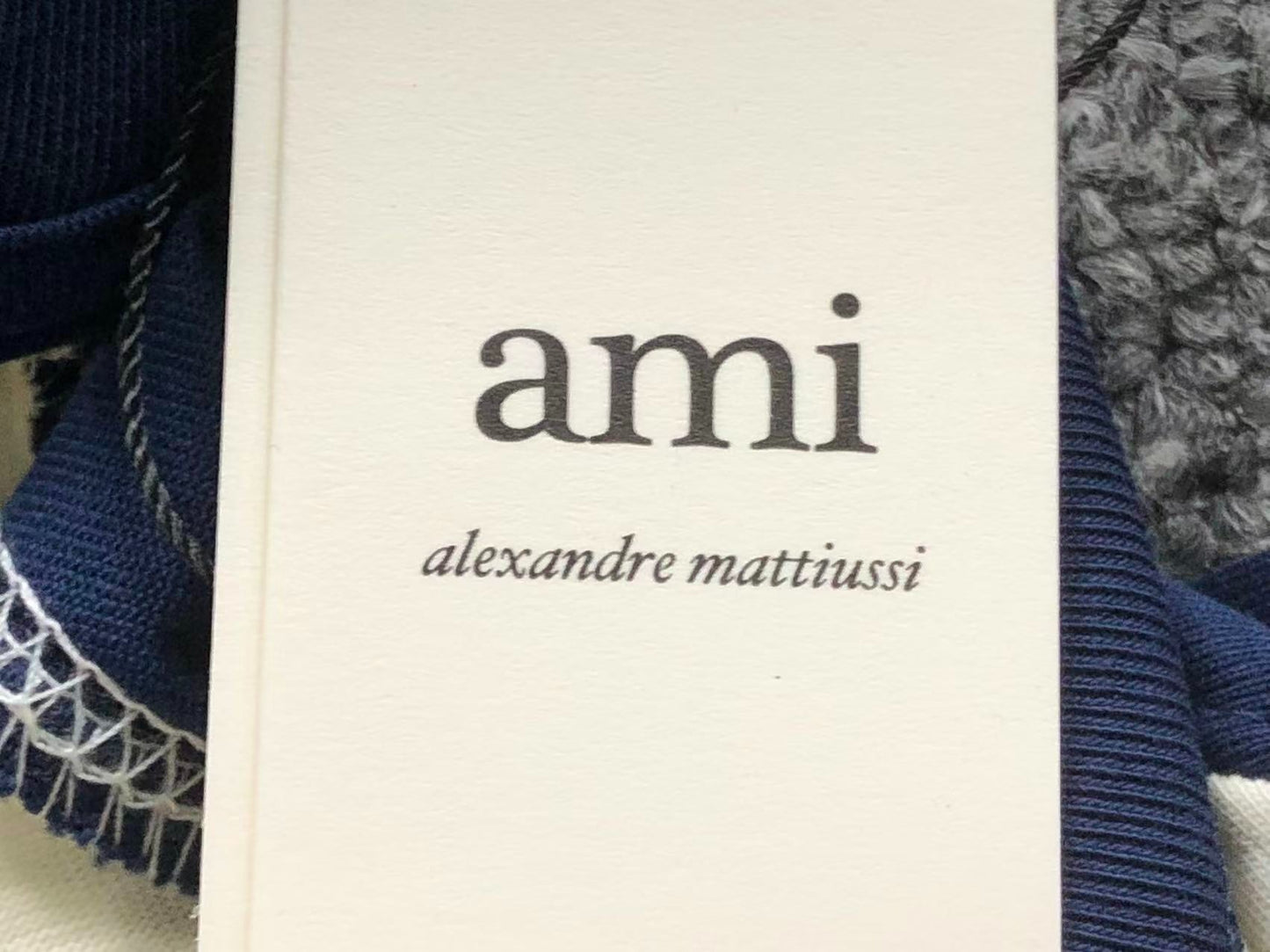 Camiseta AMI Paris Raglan Logo Coração