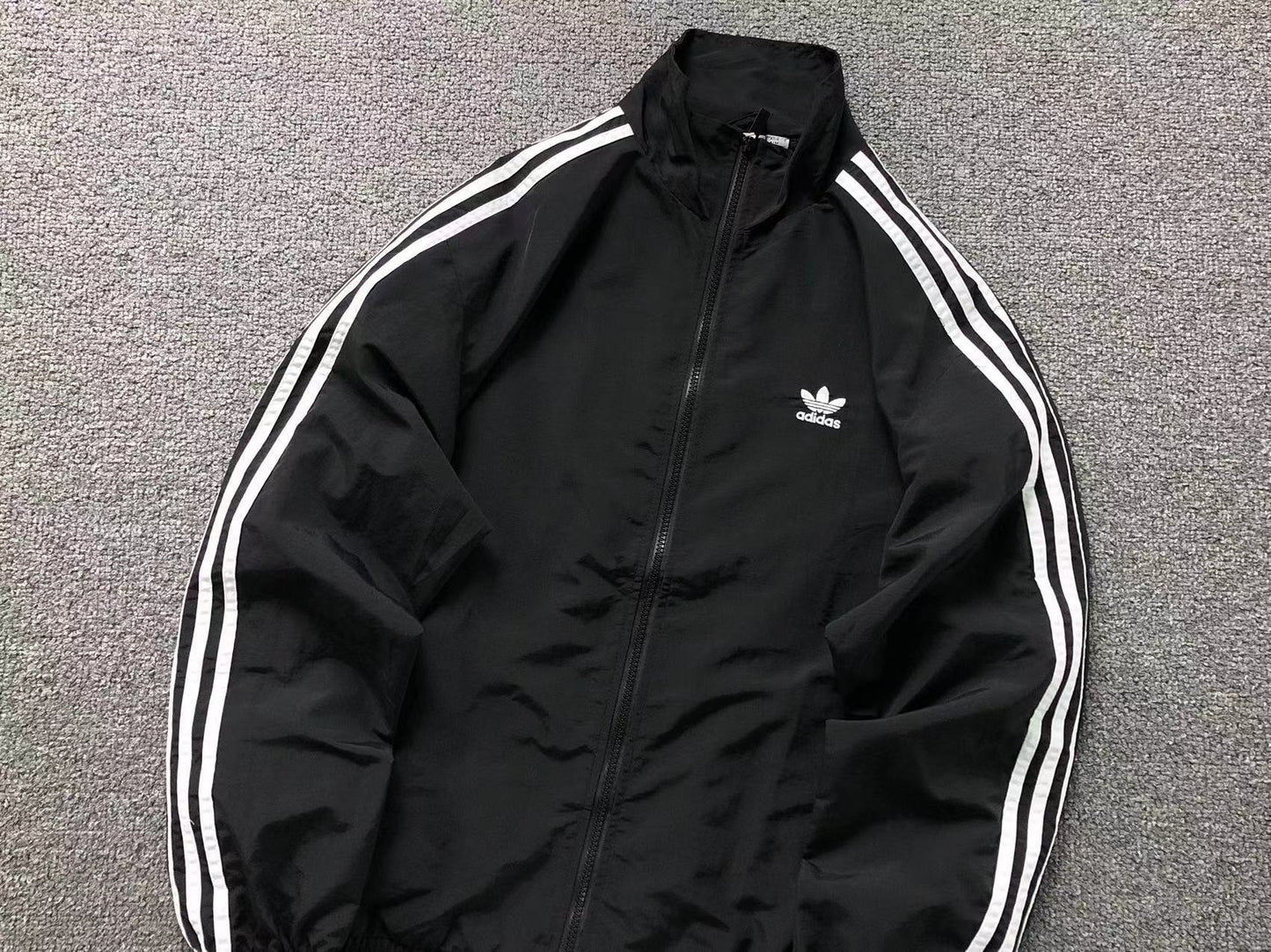 Jaqueta Adidas Archive Silent Motion Windbreaker