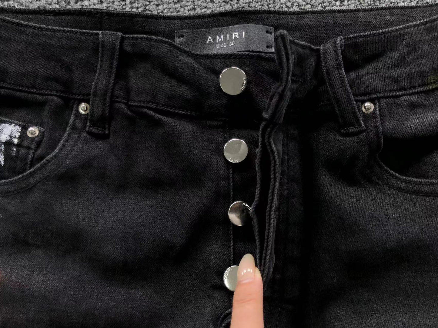 Calça AMIRI Logo Paint Splatter Black Denim