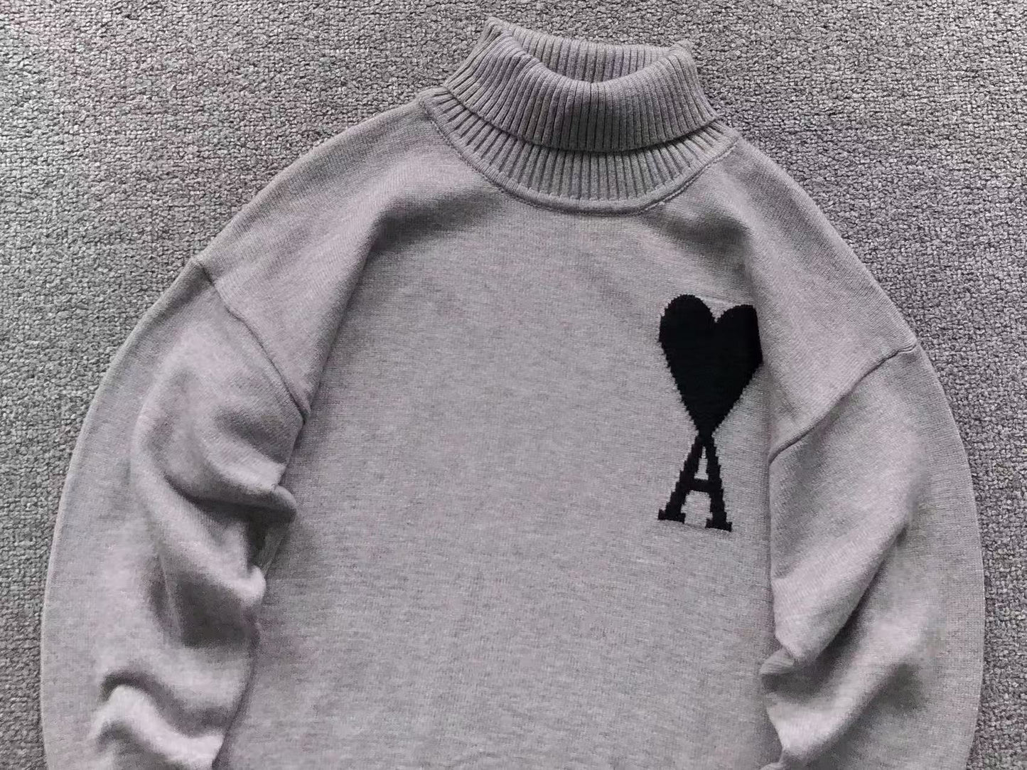 Suéter AMI Paris Gola Alta Coração