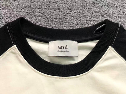 Camiseta AMI Paris Raglan Logo Coração