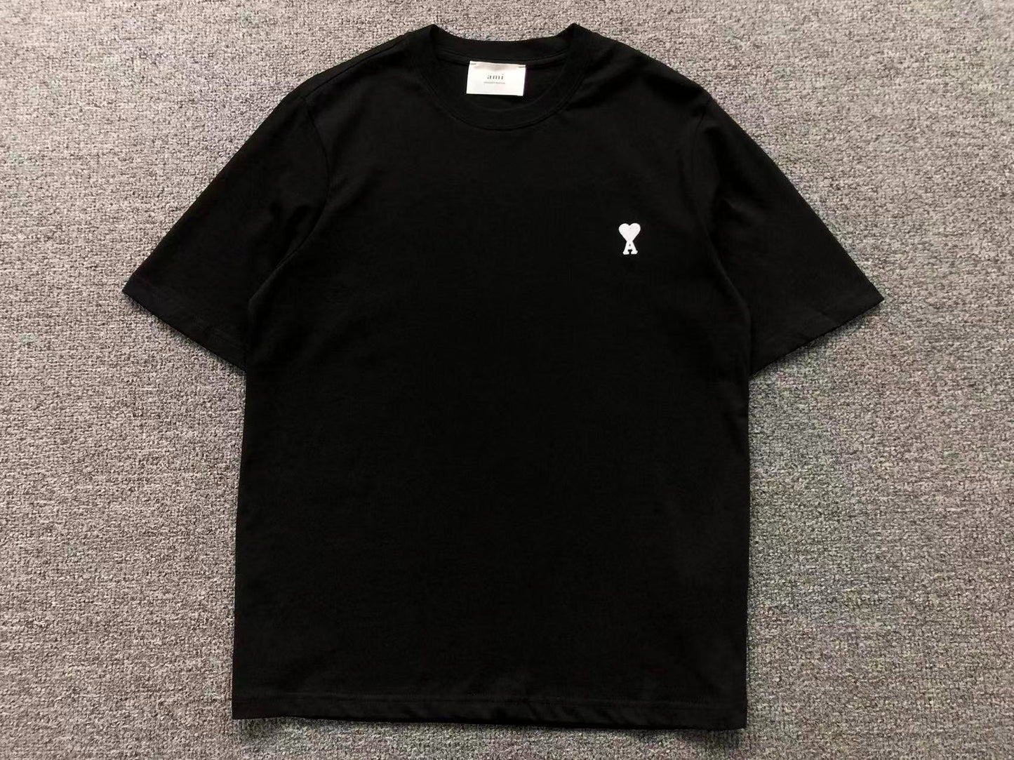 Camiseta AMI Paris Mini Heart Logo Minimal