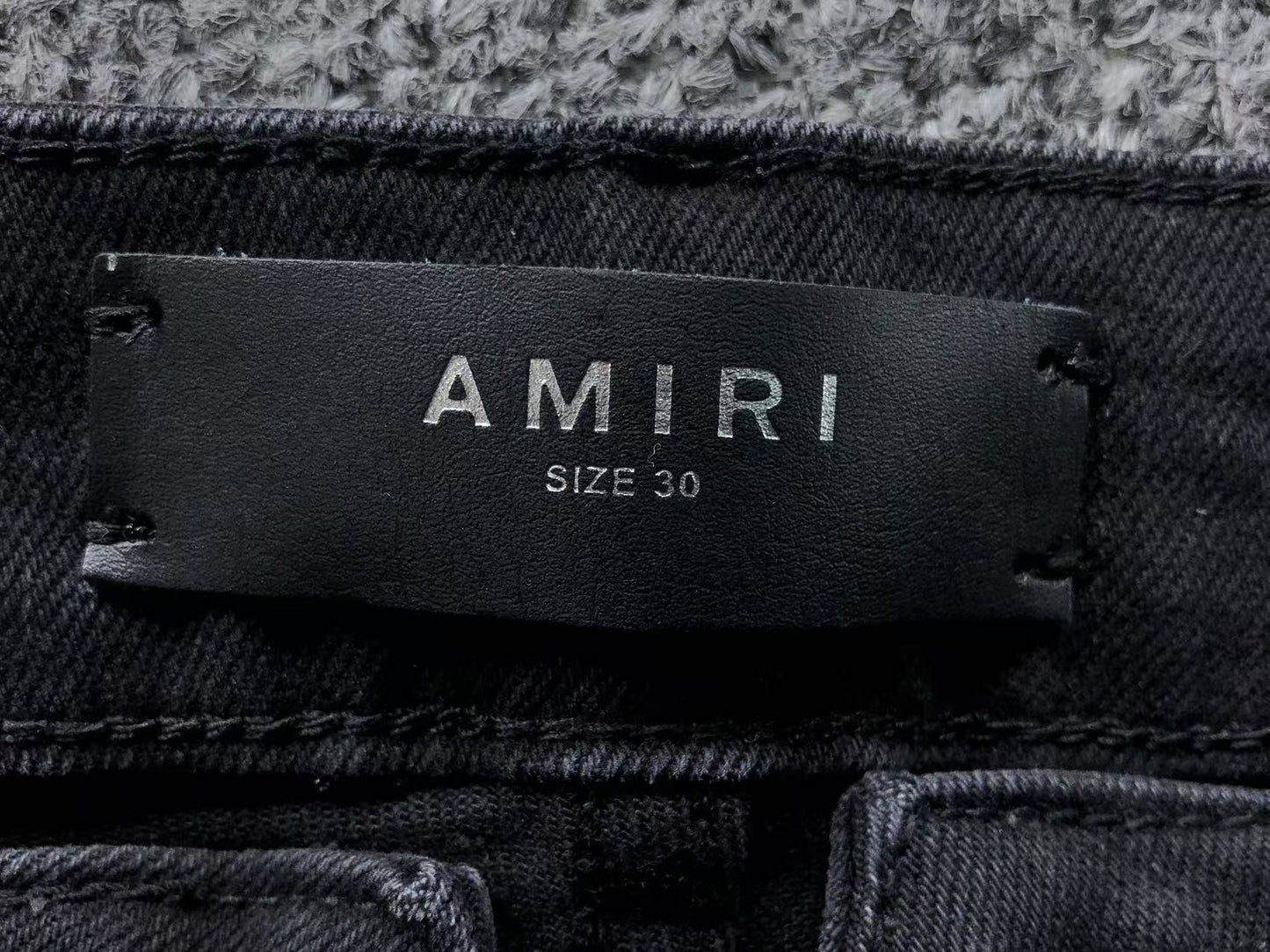 Calça AMIRI Tonal Logo Distress Denim