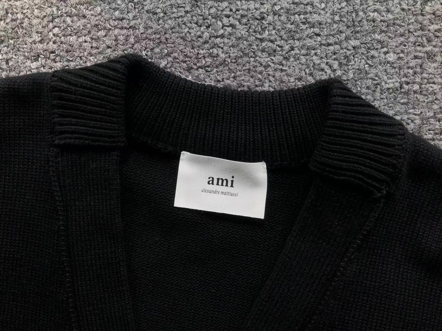 Suéter Cardigan AMI Paris Logo Embossed