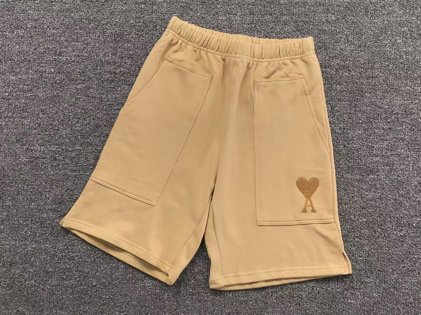 Short AMI Paris Essential Heart Collection