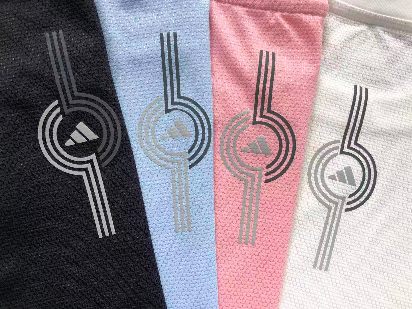 Camiseta Adidas Micro Logo Minimal Feminina