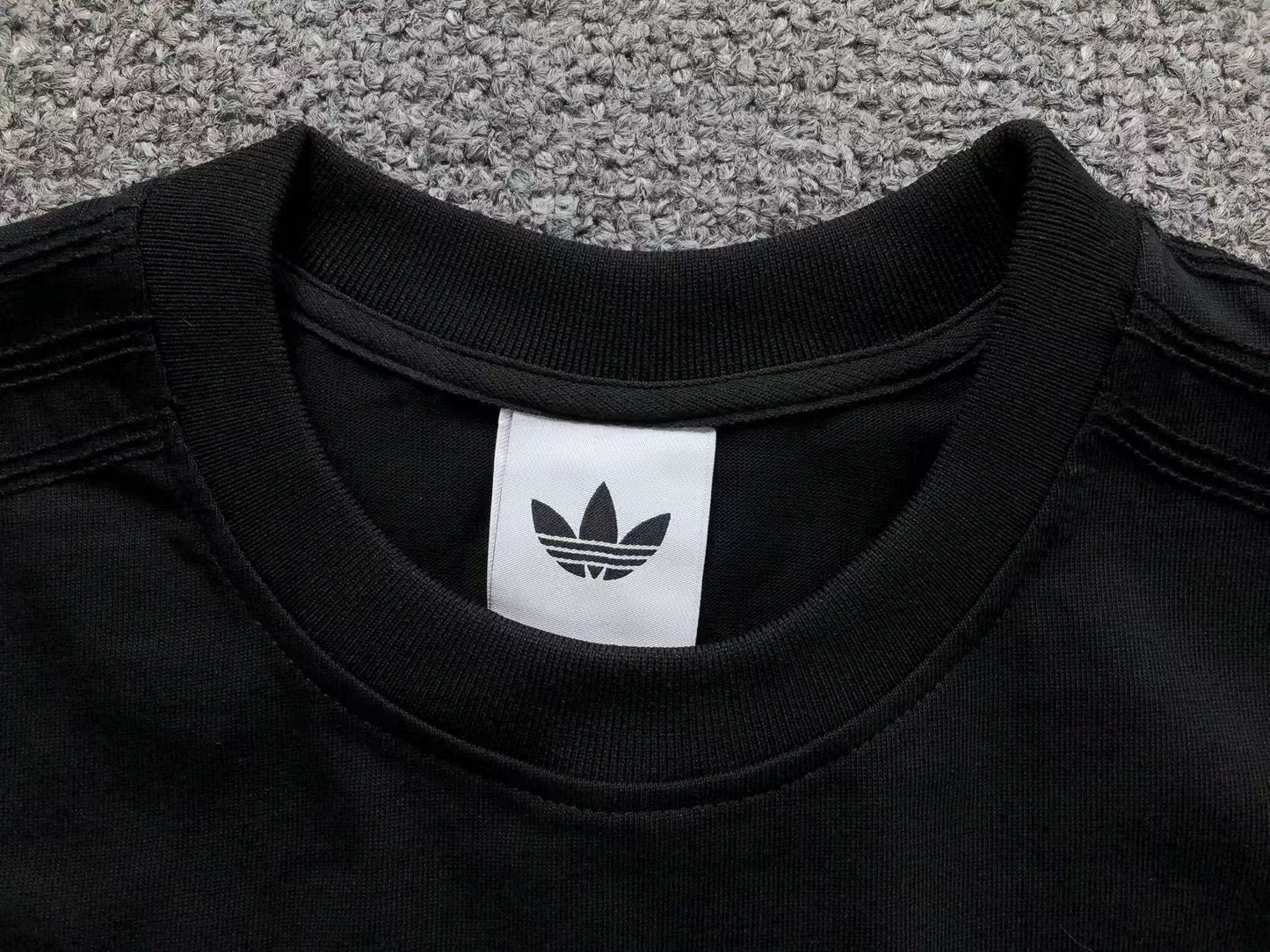 Camiseta Manga Longa adidas Originals Minimal Trefoil