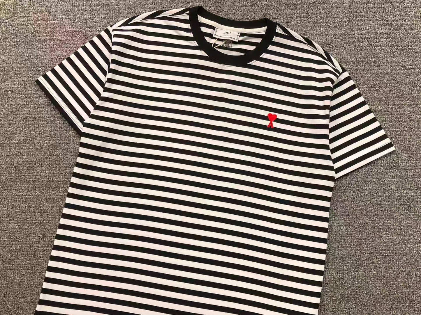 Camiseta AMI Paris Classic Heart Striped Tee