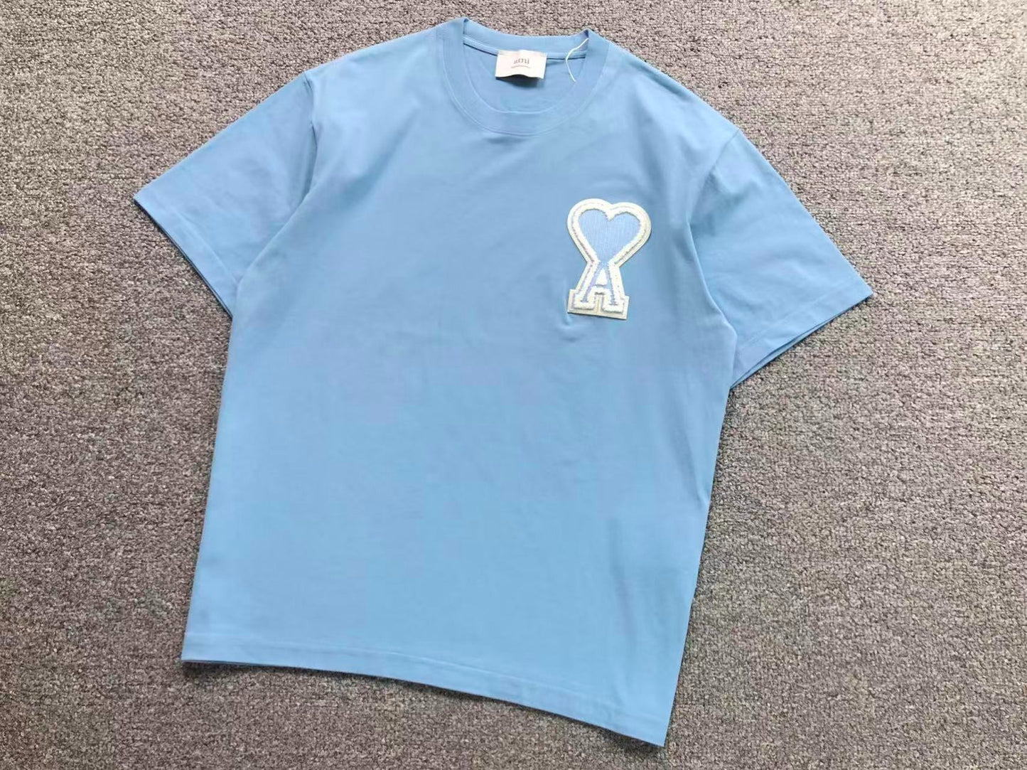 Camiseta AMI Paris Patch Logo Coração