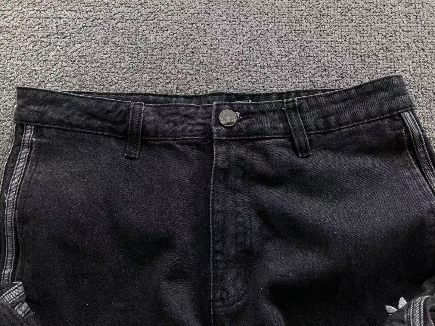 Calça Adidas Utility Cargo Denim 3-Stripes