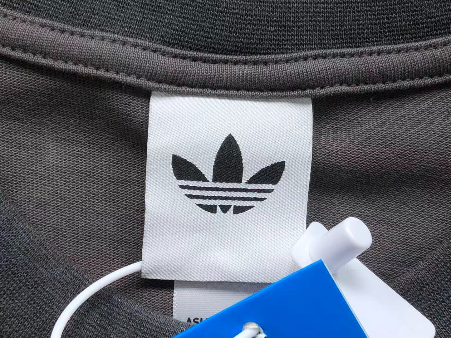 Camiseta Adidas Originals Essential