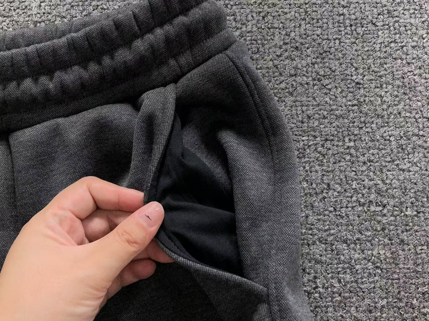 Calça elástica ALO moletom reta
