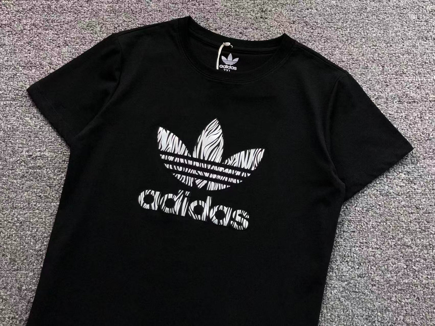 Camiseta adidas Originals Zebra Trefoil