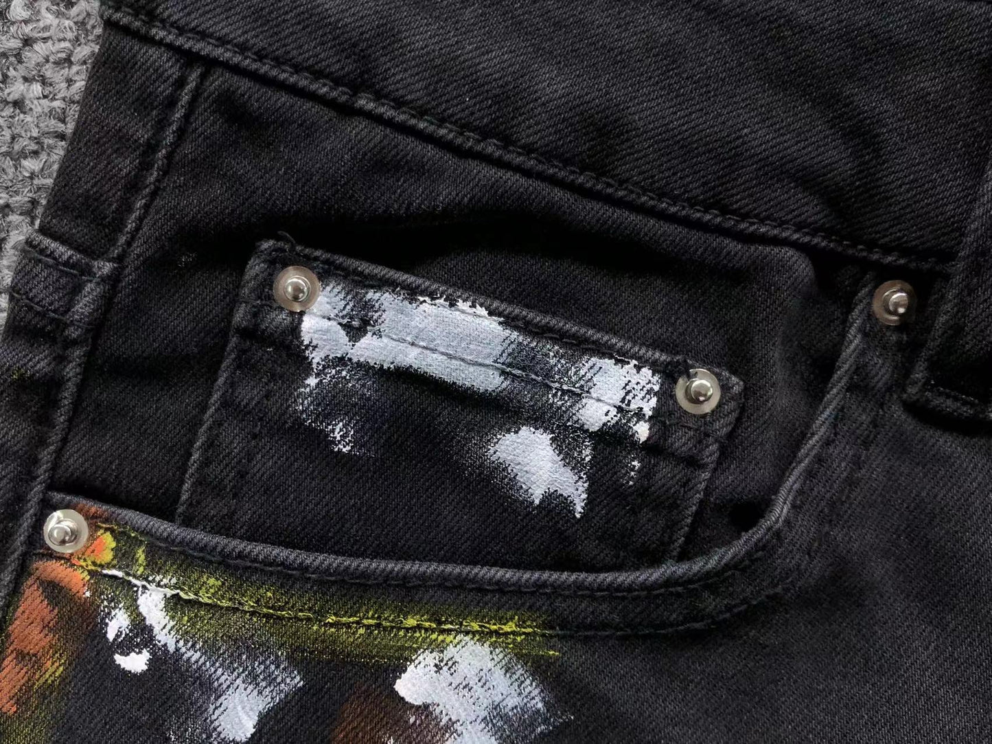 Calça AMIRI Logo Paint Splatter Black Denim