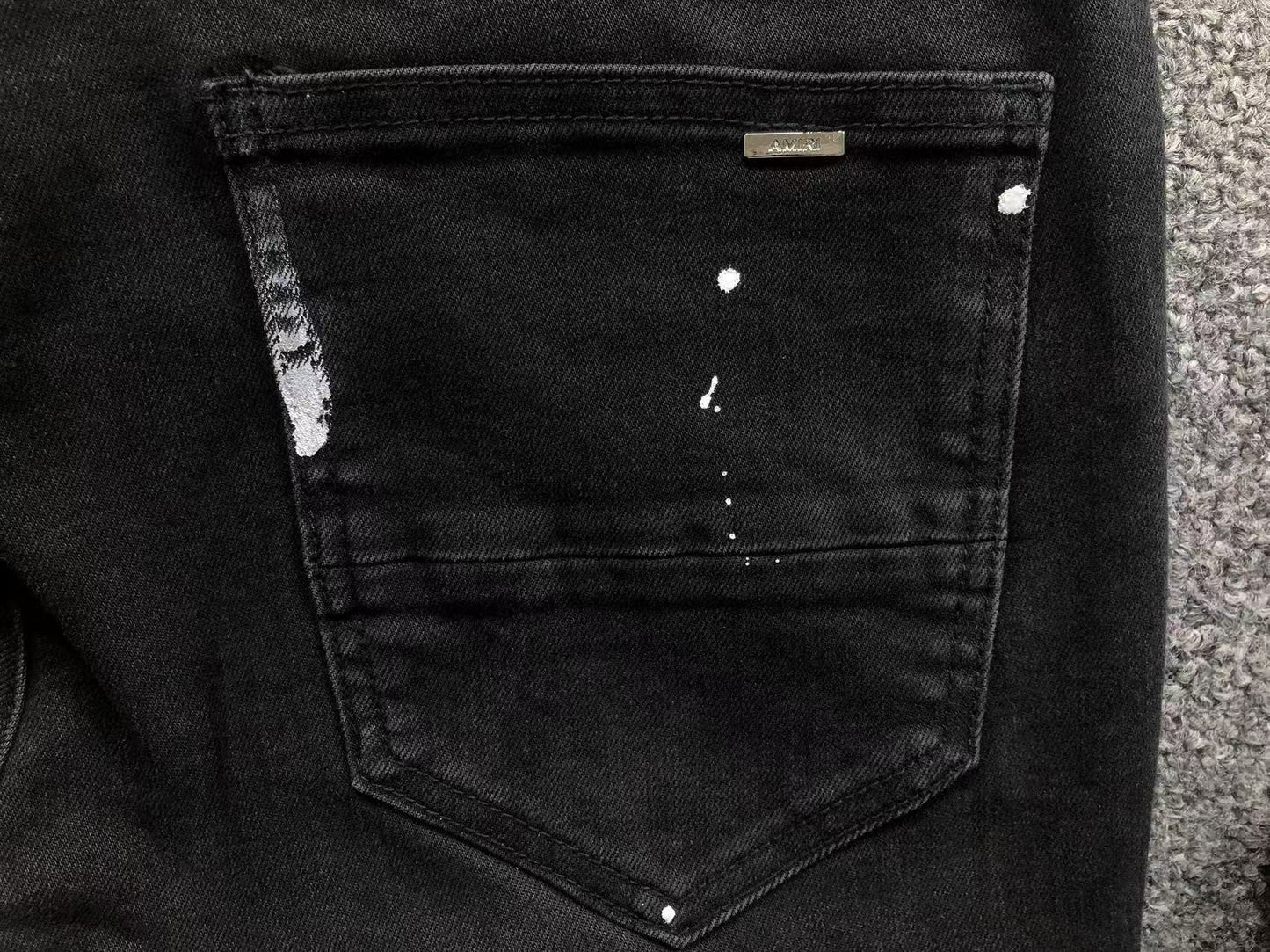 Calça AMIRI Patch Badge Black Denim
