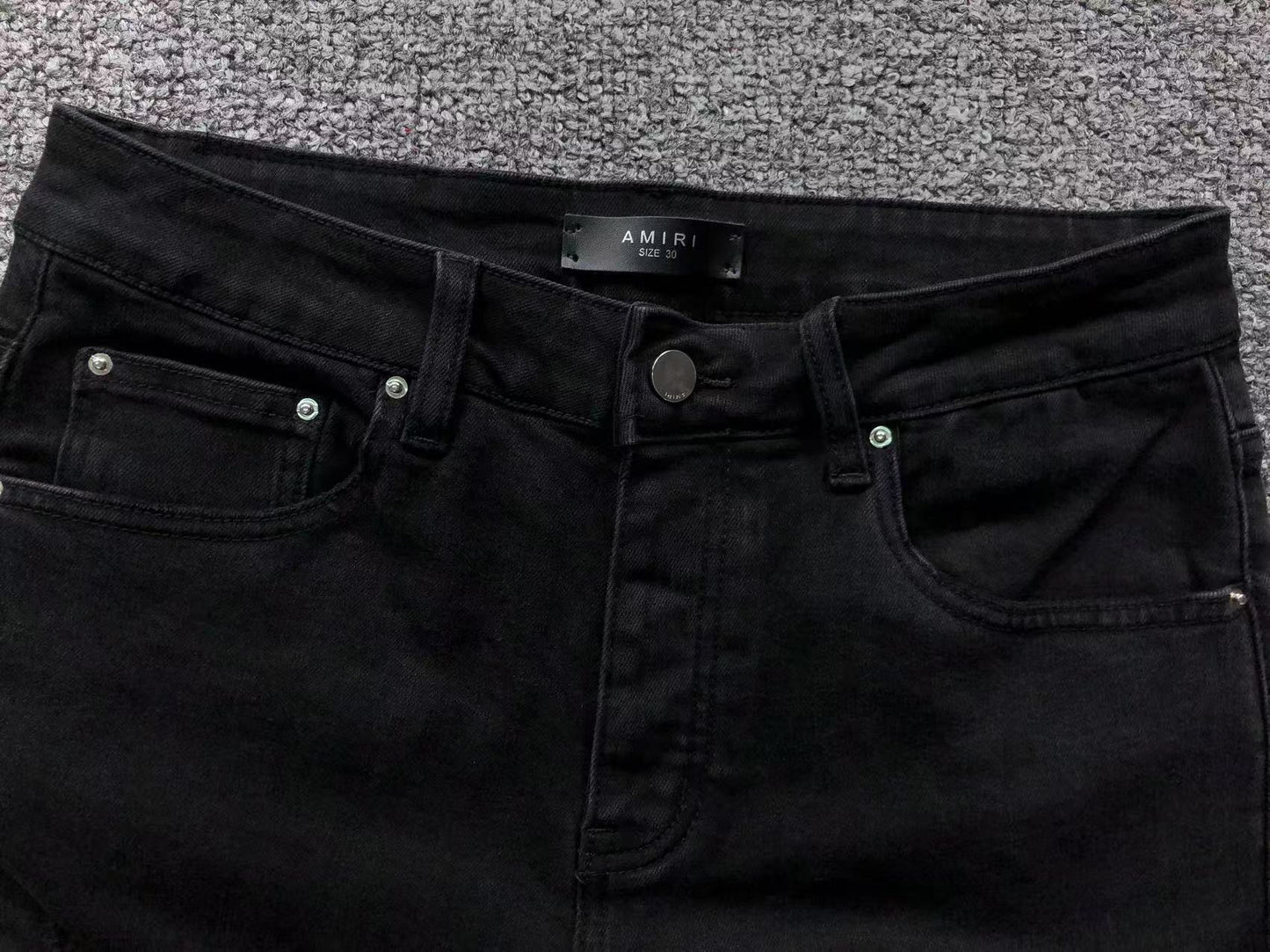 Calça AMIRI Bullet Hole Patch Black Denim