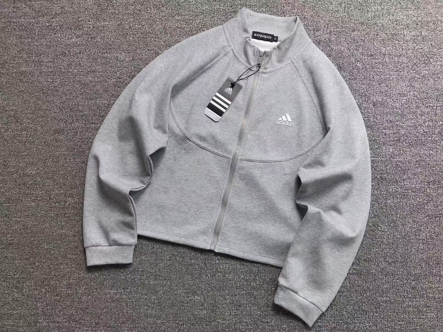 Conjunto Adidas feminino Clean Fit Set