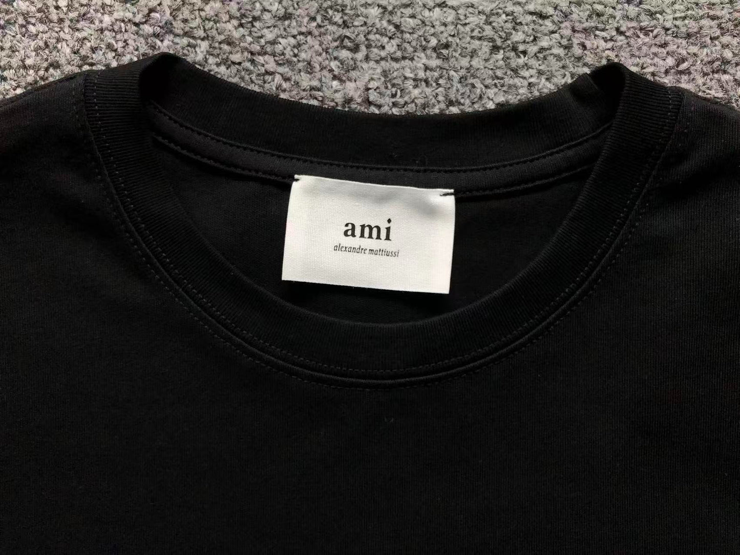 Camiseta AMI Paris Mini Heart Logo Minimal