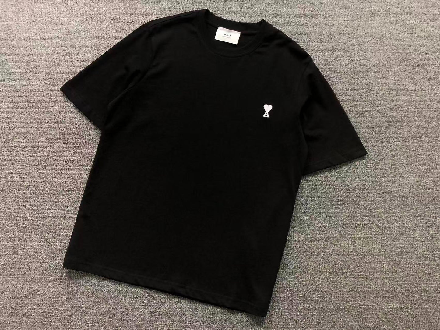 Camiseta AMI Paris Mini Heart Logo Minimal