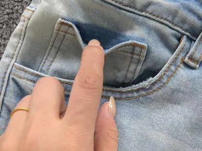 Calça AMIRI Logo Distressed Light Blue Denim
