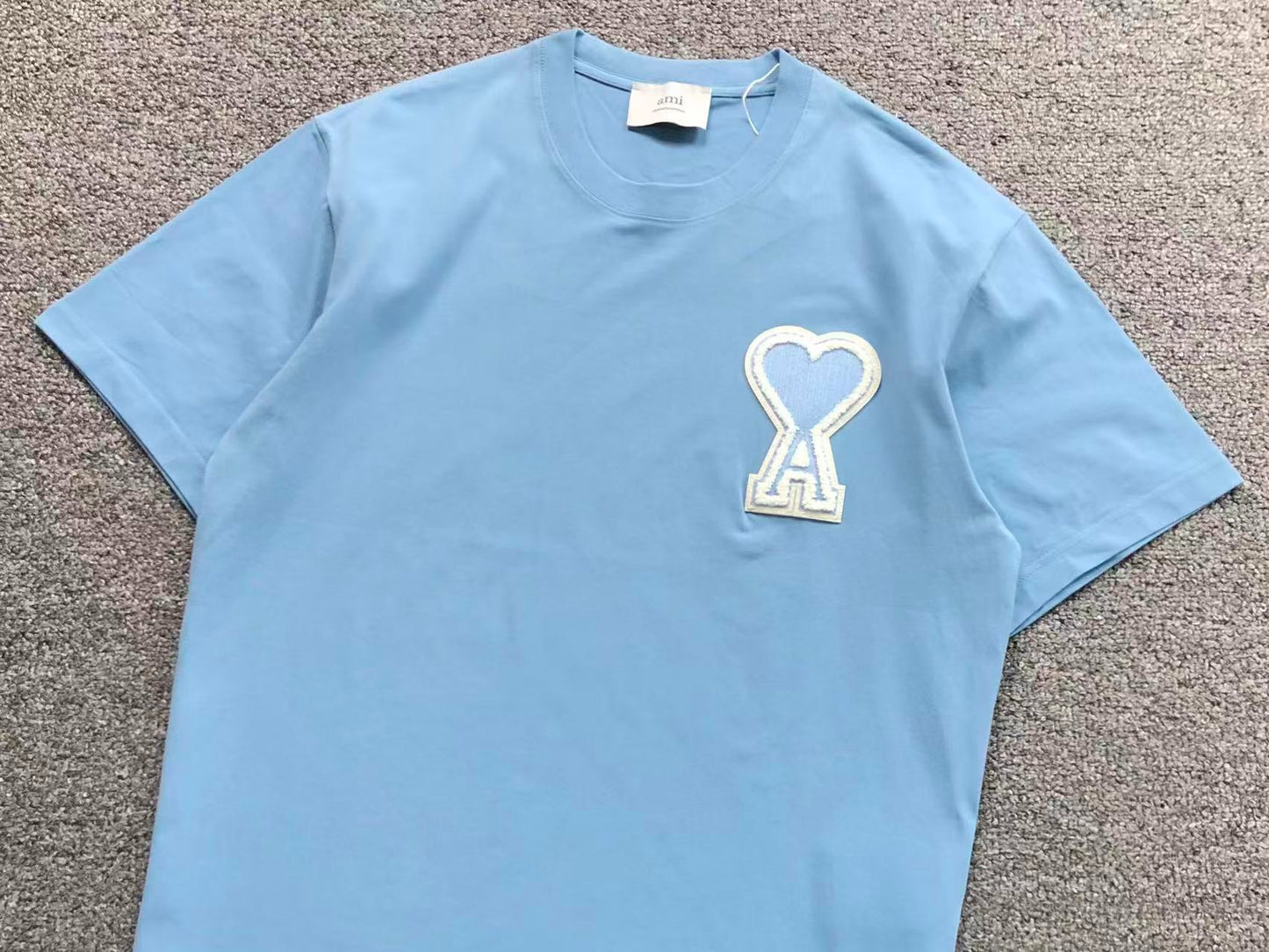 Camiseta AMI Paris Patch Logo Coração