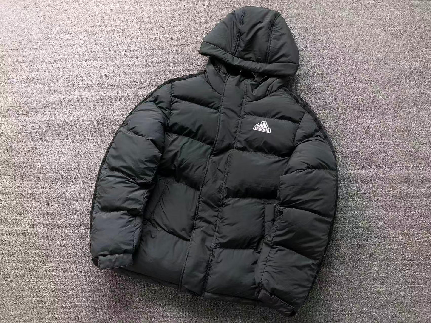 Jaqueta Puffer adidas Alpine Street