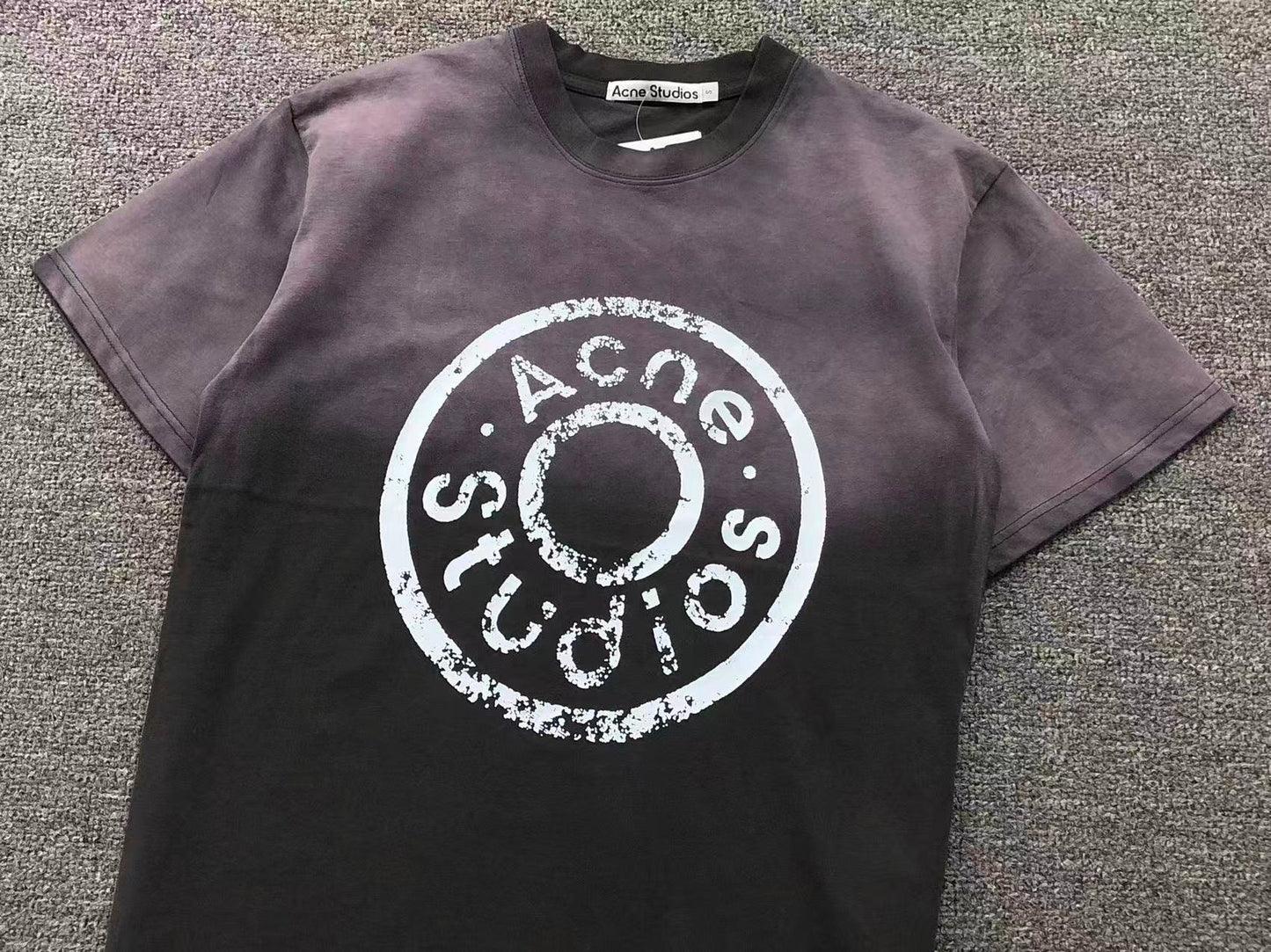 Camiseta Acne Studios Worn Circle Graphic