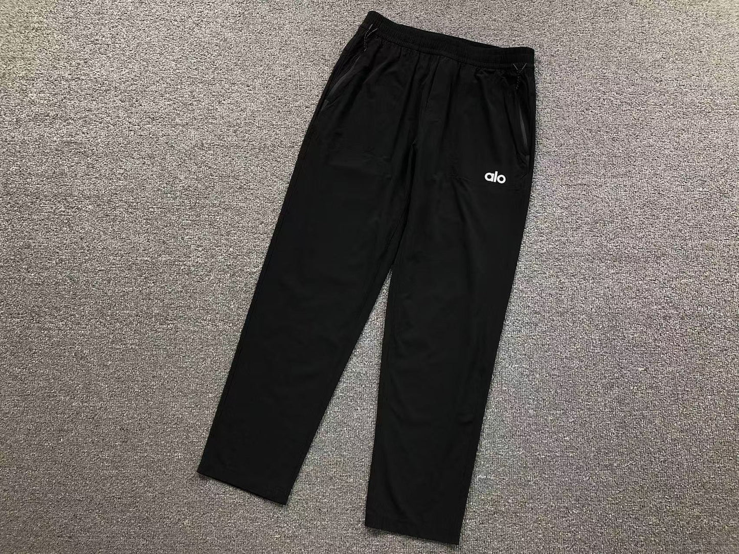 Calça elástica ALO moletom cargo