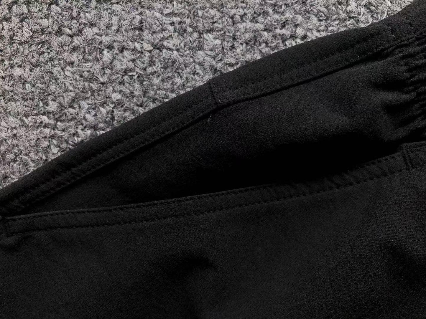 Calça elástica ALO moletom cargo